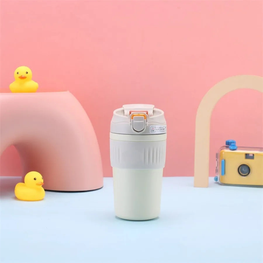 Double-wall vacuum straw insulated water bottle with portable snap-on lid for men and women, suitable for outdoor use.