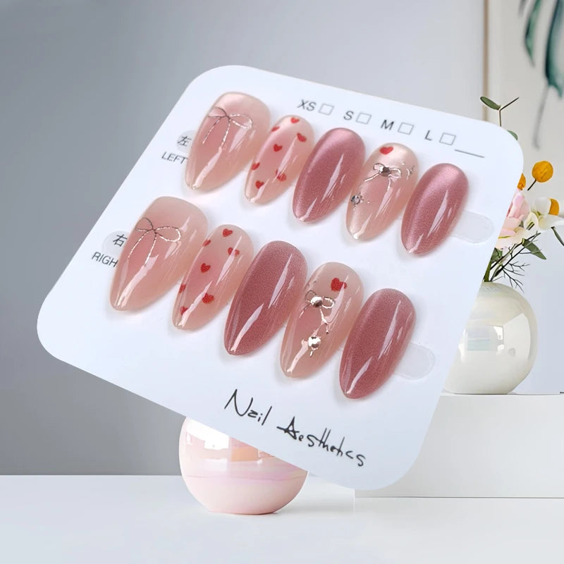 10Pcs Korean Girls Powder Blusher Wearable Nails Love Press On Nails Silver Gilding Short Almond Nail Patch Gentle Fake Nails