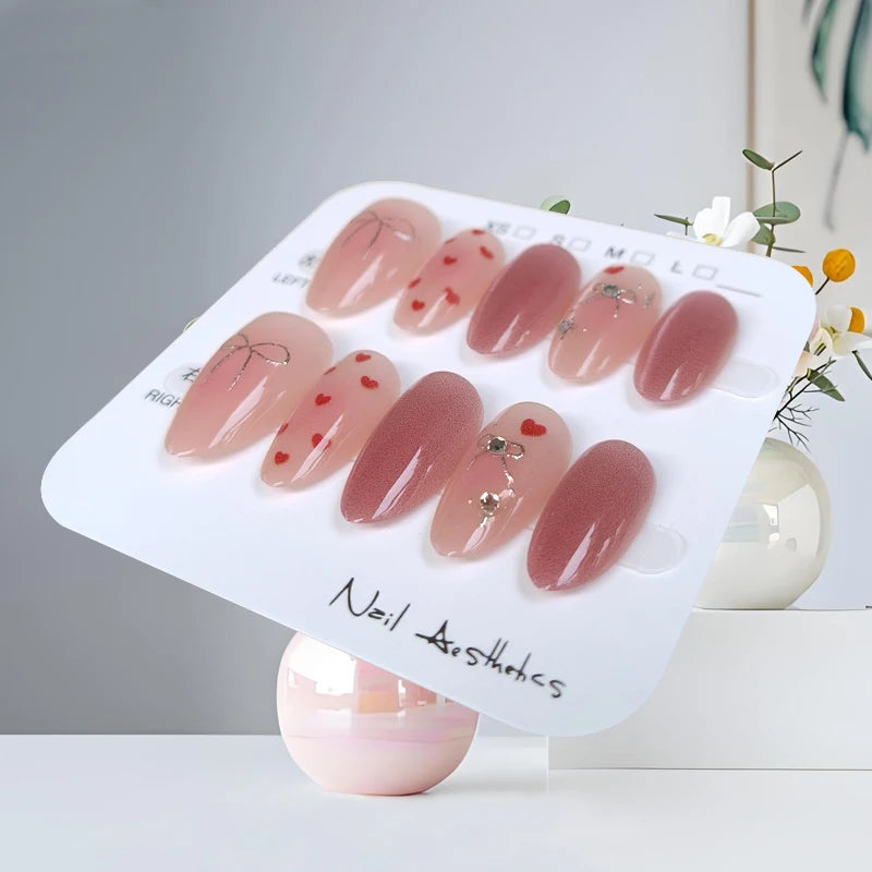 10Pcs Korean Girls Powder Blusher Wearable Nails Love Press On Nails Silver Gilding Short Almond Nail Patch Gentle Fake Nails